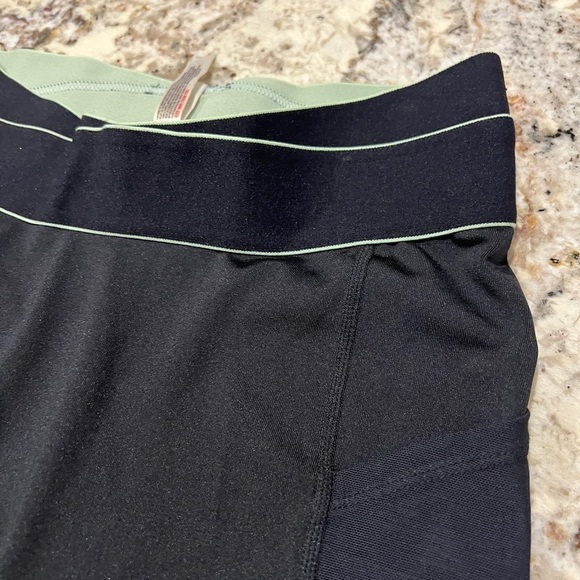 Free People Movement Black leggings with lime green trim at waistband size XS - Picture 5 of 5